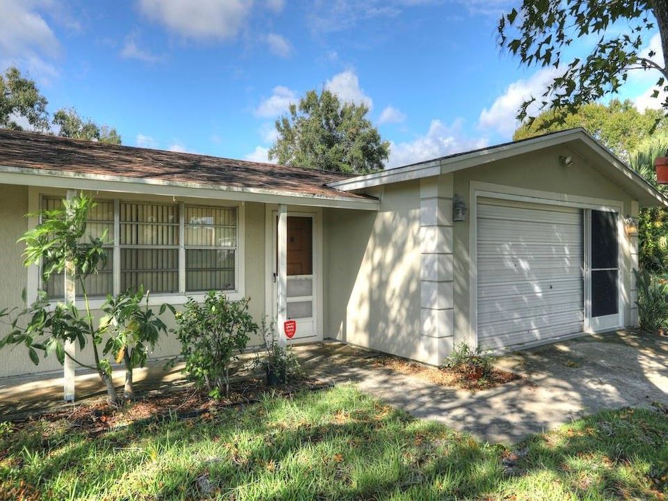 Recently Sold: $230,000 (3 beds, 2 baths, 1110 Square Feet)