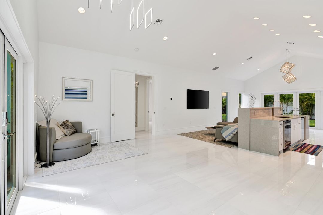 Active With Contract: $1,800,000 (3 beds, 3 baths, 1906 Square Feet)