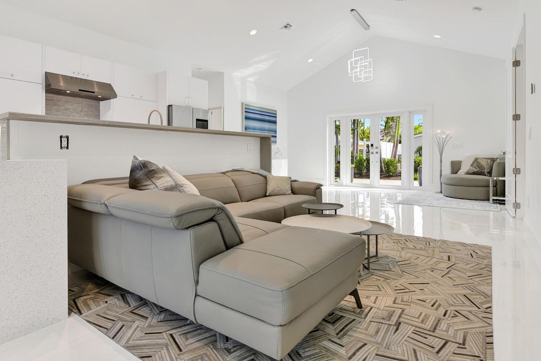 Active With Contract: $1,800,000 (3 beds, 3 baths, 1906 Square Feet)