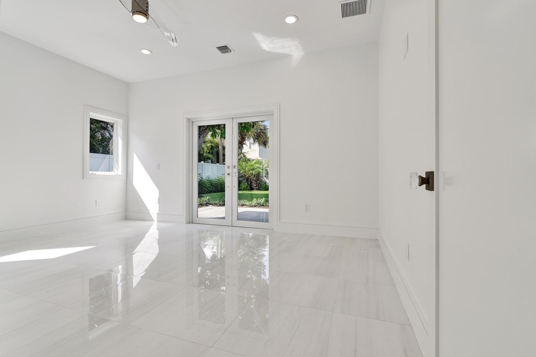 Active With Contract: $1,800,000 (3 beds, 3 baths, 1906 Square Feet)