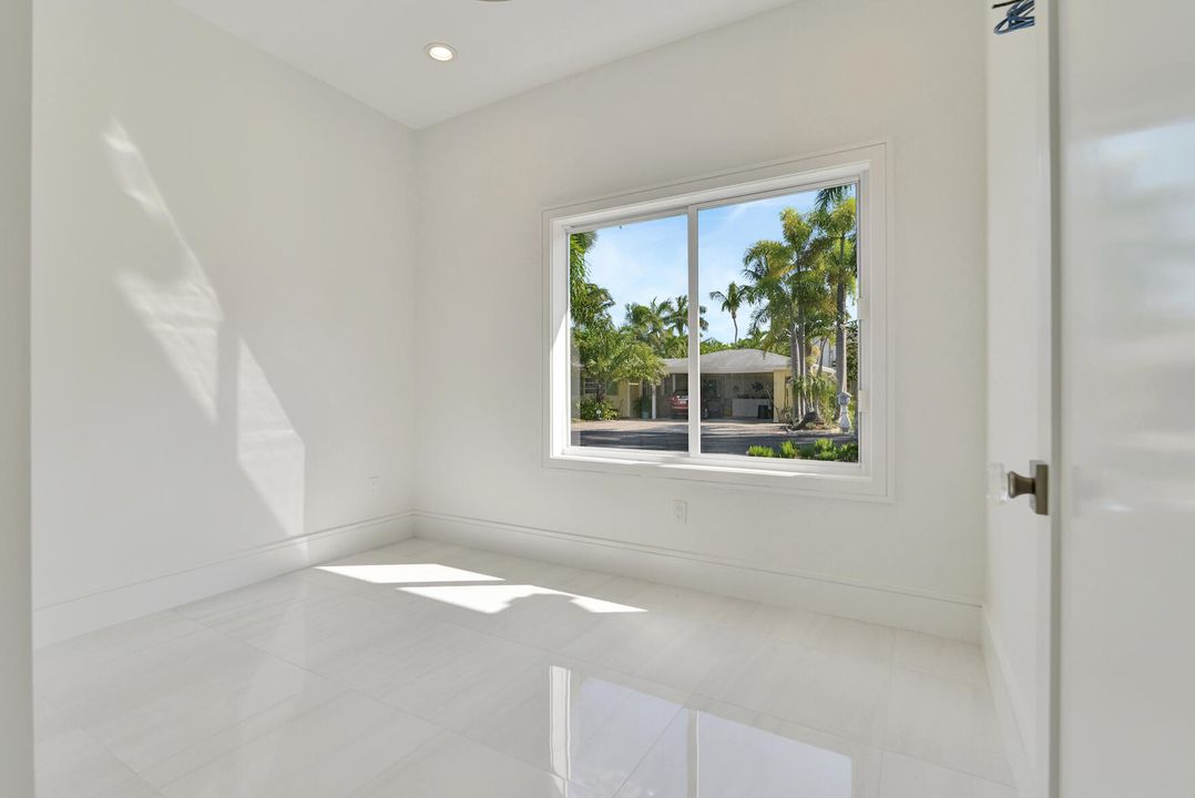 Active With Contract: $1,800,000 (3 beds, 3 baths, 1906 Square Feet)