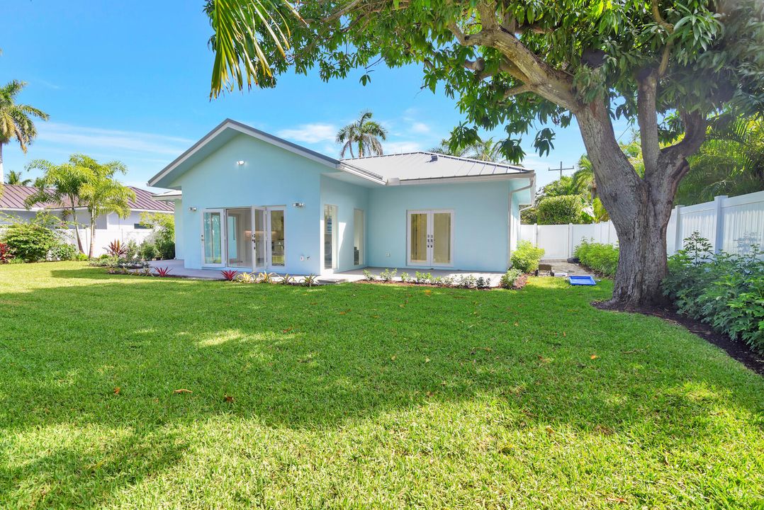 Active With Contract: $1,800,000 (3 beds, 3 baths, 1906 Square Feet)