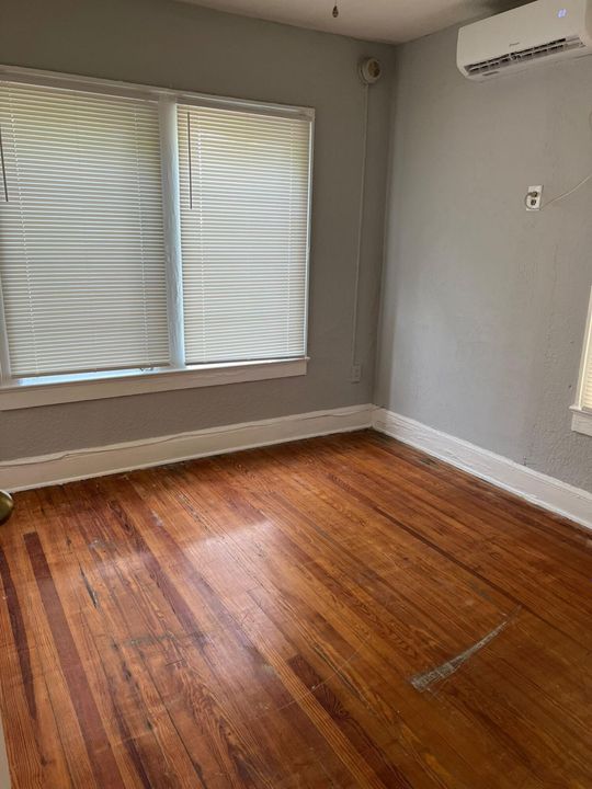 合同活跃: $1,650 (1 贝兹, 1 浴室, 675 平方英尺)