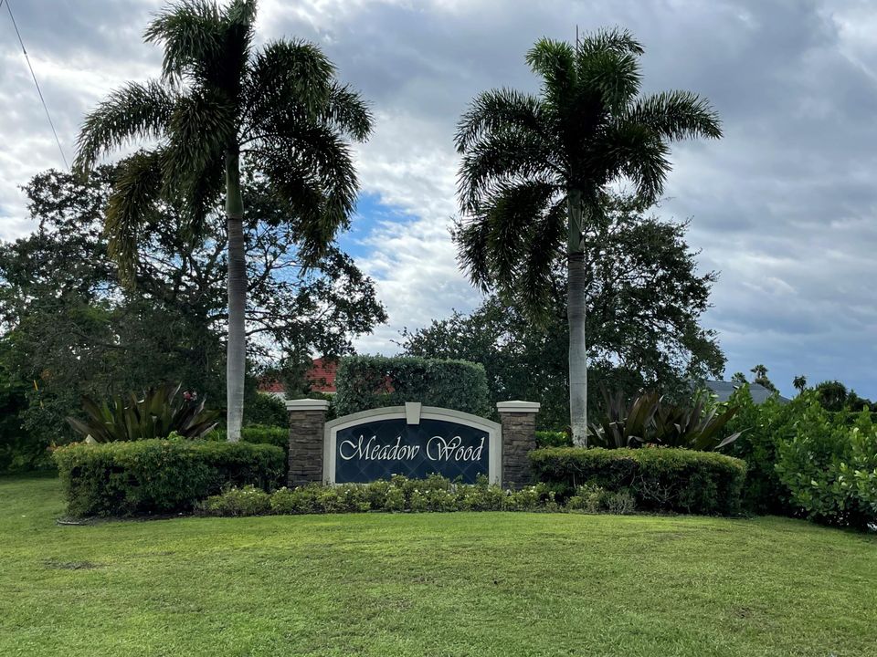 Recently Sold: $1,100,000 (4 beds, 2 baths, 2463 Square Feet)