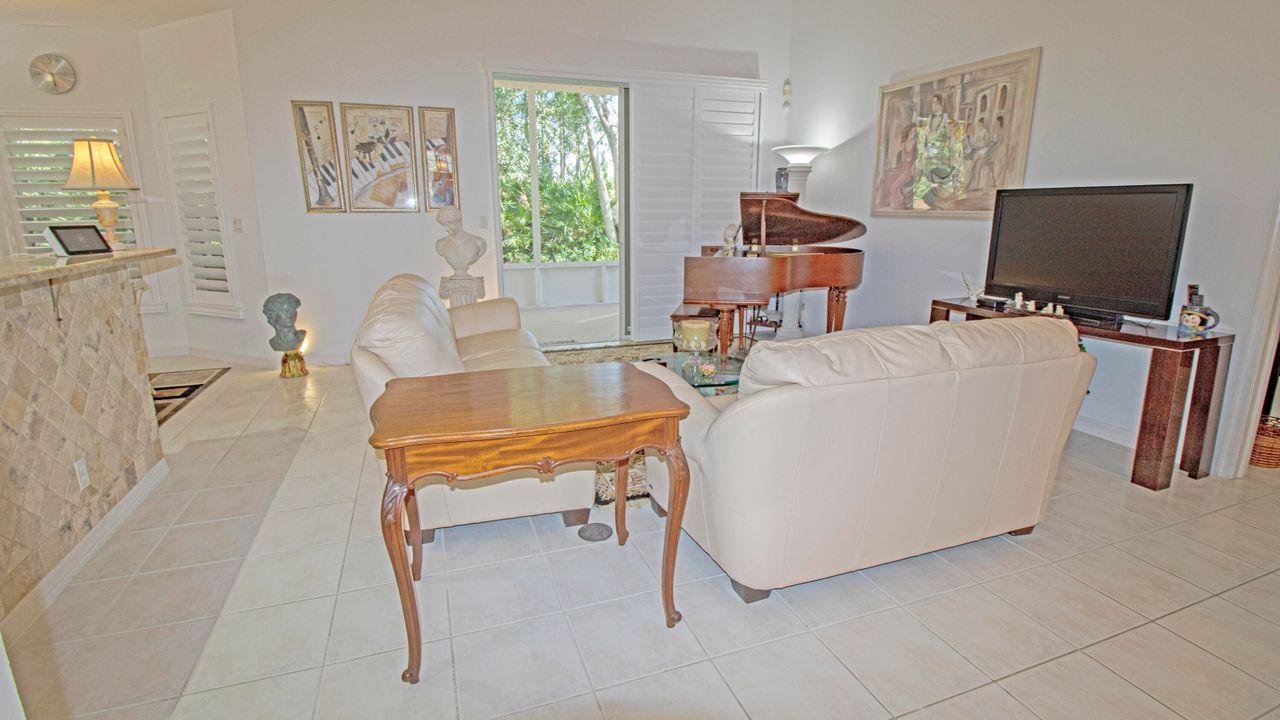Active With Contract: $479,000 (3 beds, 2 baths, 1878 Square Feet)