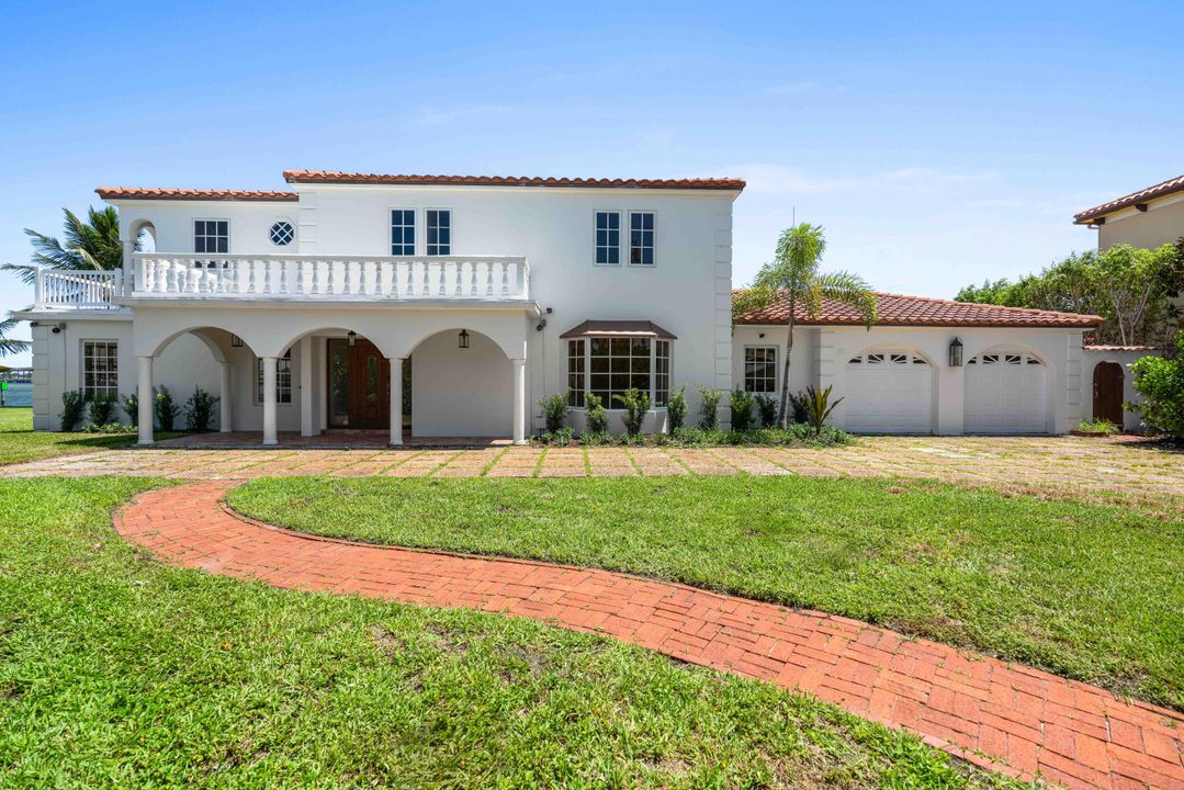 Recently Sold: $3,000,000 (4 beds, 2 baths, 2796 Square Feet)