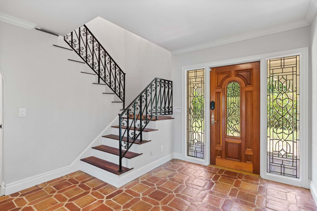 Recently Sold: $3,000,000 (4 beds, 2 baths, 2796 Square Feet)