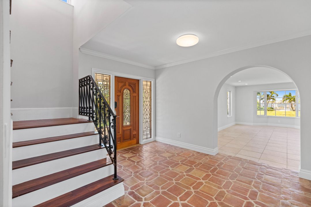 Recently Sold: $3,000,000 (4 beds, 2 baths, 2796 Square Feet)