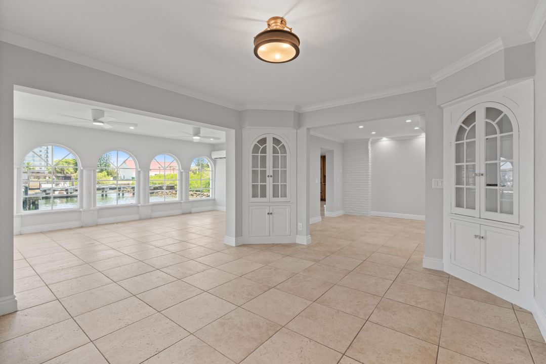 Recently Sold: $3,000,000 (4 beds, 2 baths, 2796 Square Feet)