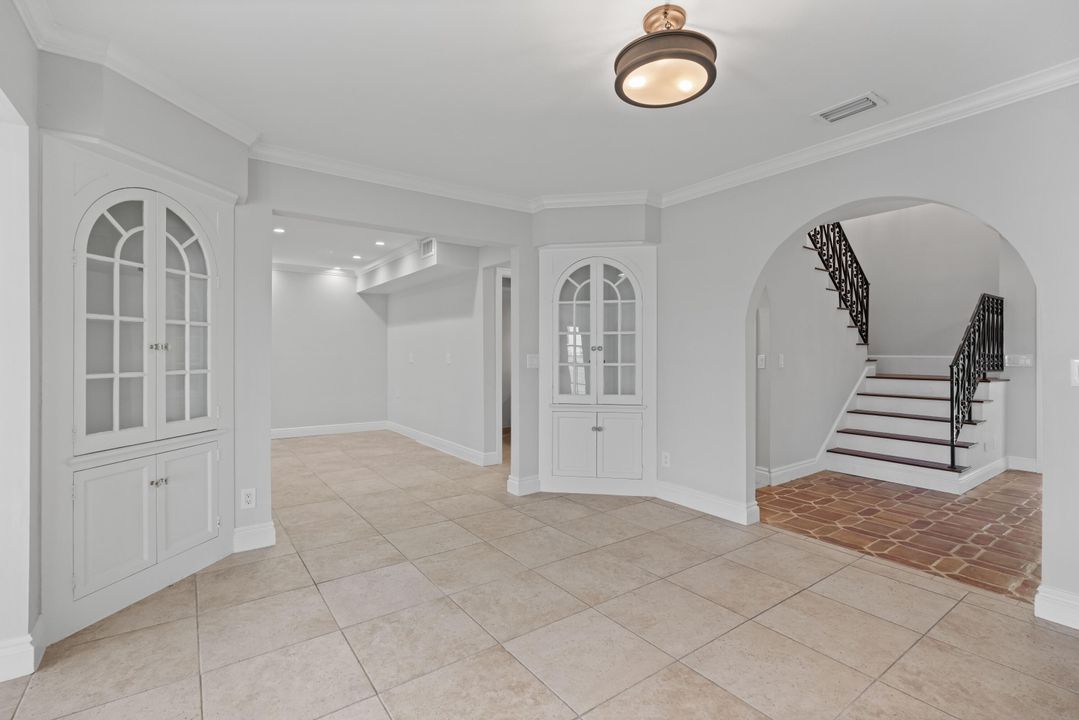 Recently Sold: $3,000,000 (4 beds, 2 baths, 2796 Square Feet)