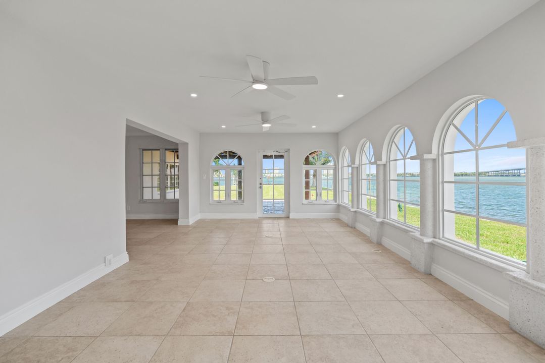 Recently Sold: $3,000,000 (4 beds, 2 baths, 2796 Square Feet)