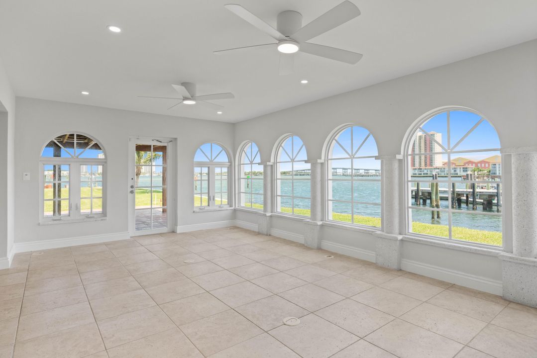 Recently Sold: $3,000,000 (4 beds, 2 baths, 2796 Square Feet)