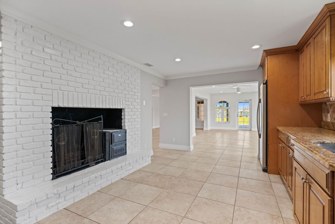 Recently Sold: $3,000,000 (4 beds, 2 baths, 2796 Square Feet)