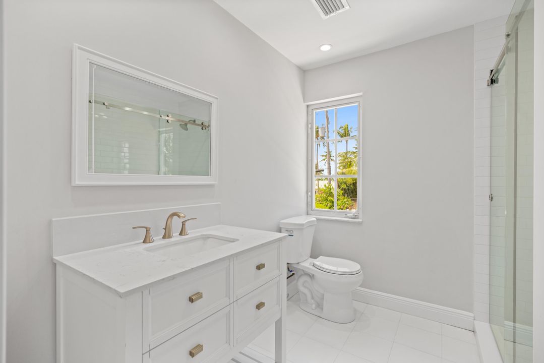 Recently Sold: $3,000,000 (4 beds, 2 baths, 2796 Square Feet)