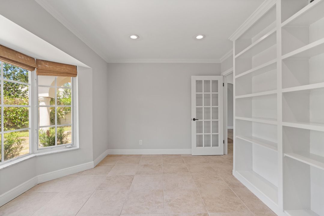 Recently Sold: $3,000,000 (4 beds, 2 baths, 2796 Square Feet)