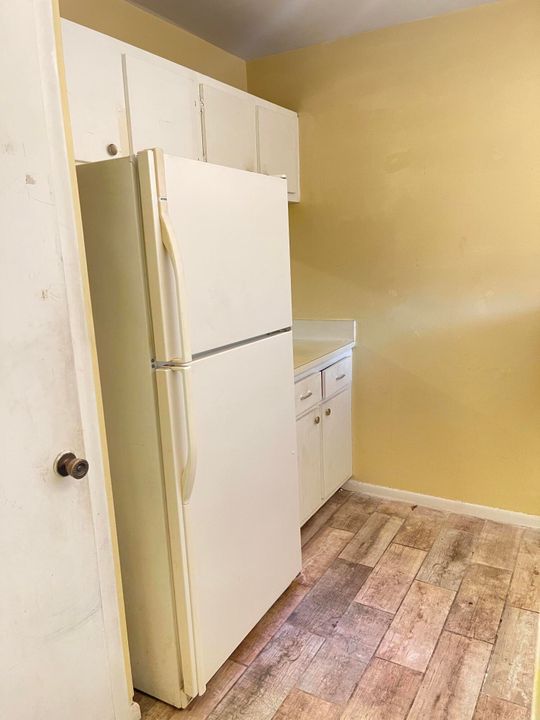For Sale: $130,000 (2 beds, 1 baths, 728 Square Feet)