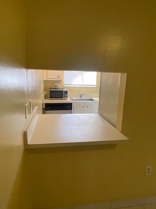 For Sale: $130,000 (2 beds, 1 baths, 728 Square Feet)