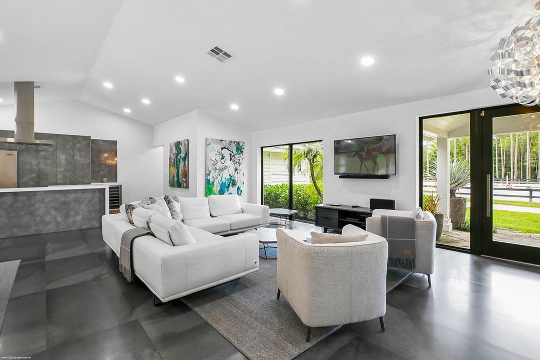 Recently Sold: $2,100,000 (2 beds, 2 baths, 1806 Square Feet)
