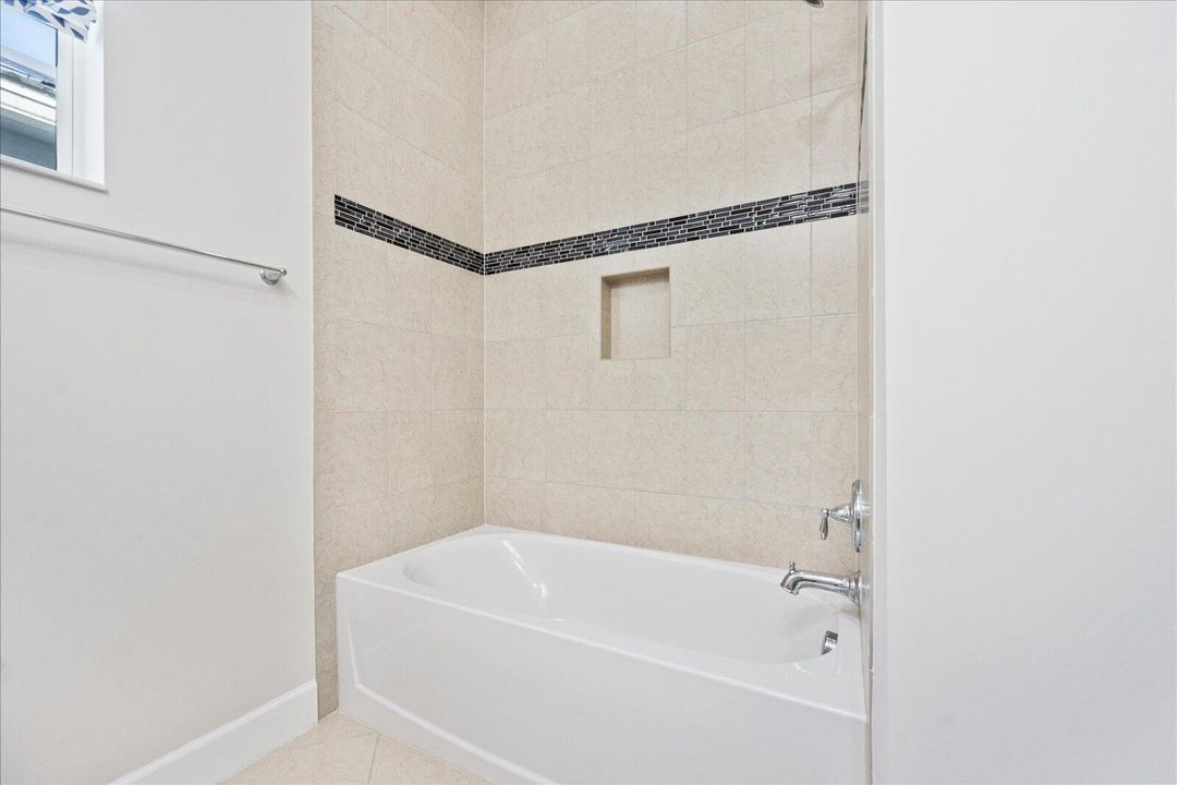 最近租的: $3,800 (3 贝兹, 3 浴室, 2042 平方英尺)