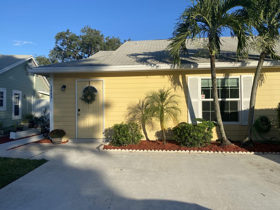 Recently Sold: $2,000 (2 beds, 2 baths, 1100 Square Feet)