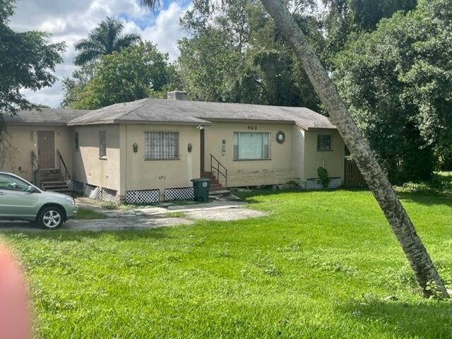 Recently Sold: $275,000 (4 beds, 3 baths, 2182 Square Feet)