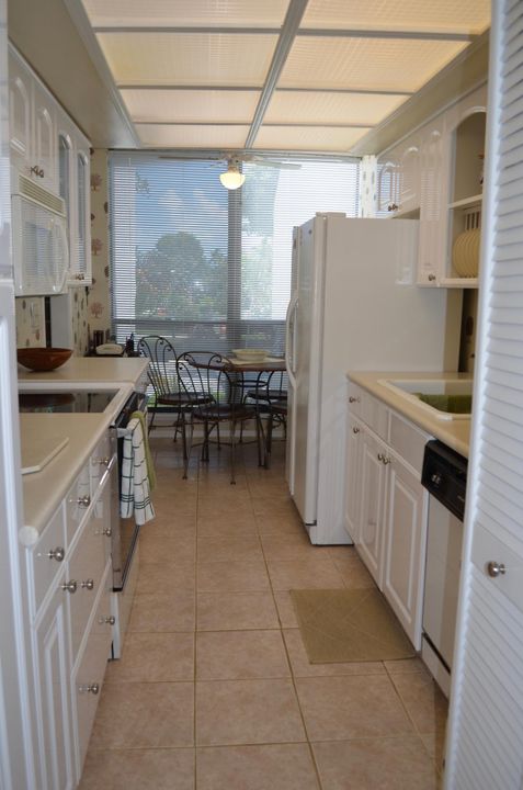 Active With Contract: $3,500 (2 beds, 2 baths, 1400 Square Feet)