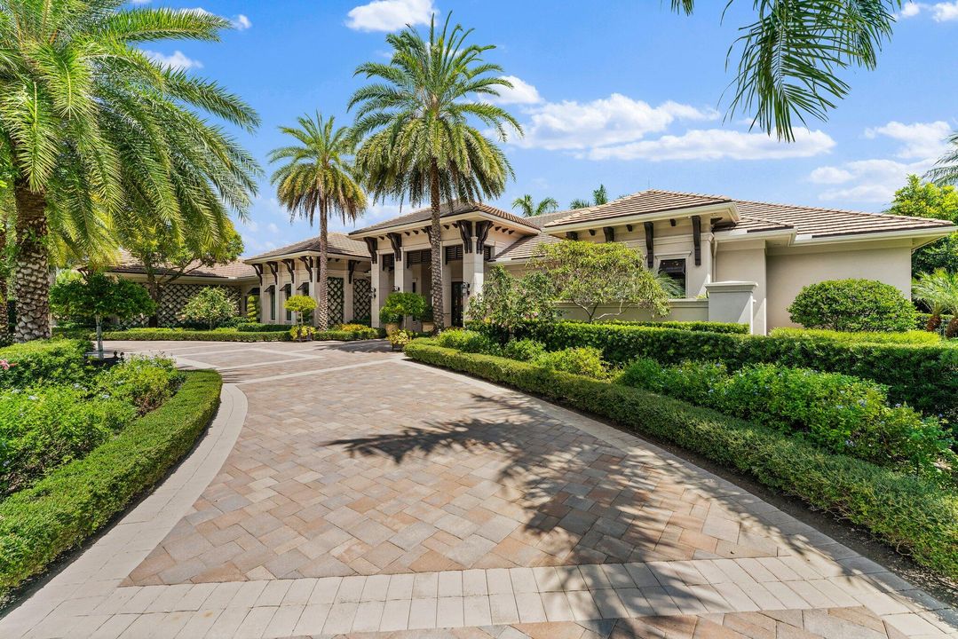 Recently Sold: $13,000,000 (5 beds, 6 baths, 8370 Square Feet)