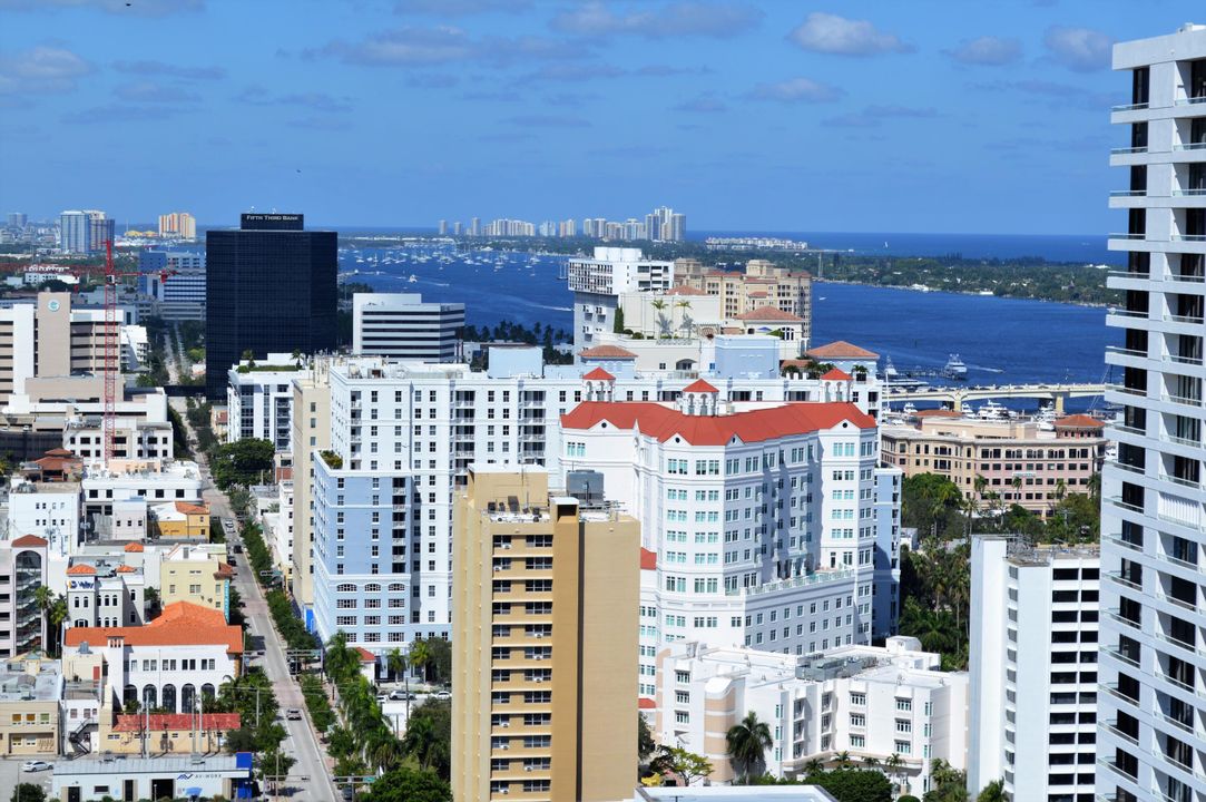 Active With Contract: $1,099,000 (2 beds, 2 baths, 1476 Square Feet)