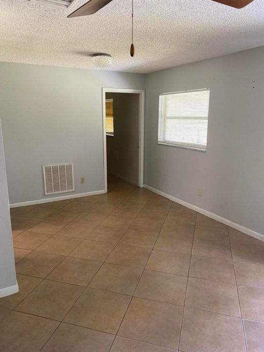 Active With Contract: $2,600 (3 beds, 2 baths, 1370 Square Feet)