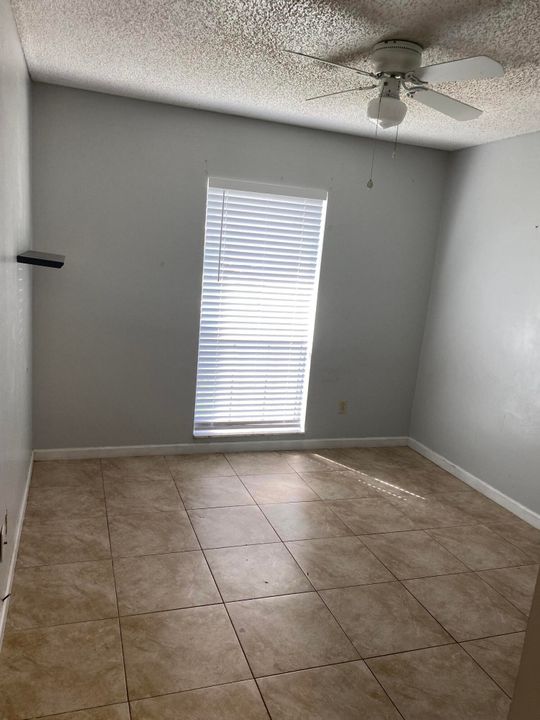 Active With Contract: $2,600 (3 beds, 2 baths, 1370 Square Feet)