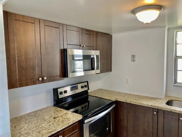 Recently Rented: $1,700 (2 beds, 1 baths, 1000 Square Feet)