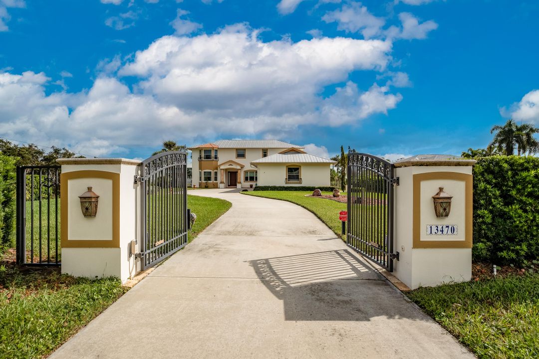 Recently Sold: $1,000,000 (3 beds, 3 baths, 3405 Square Feet)