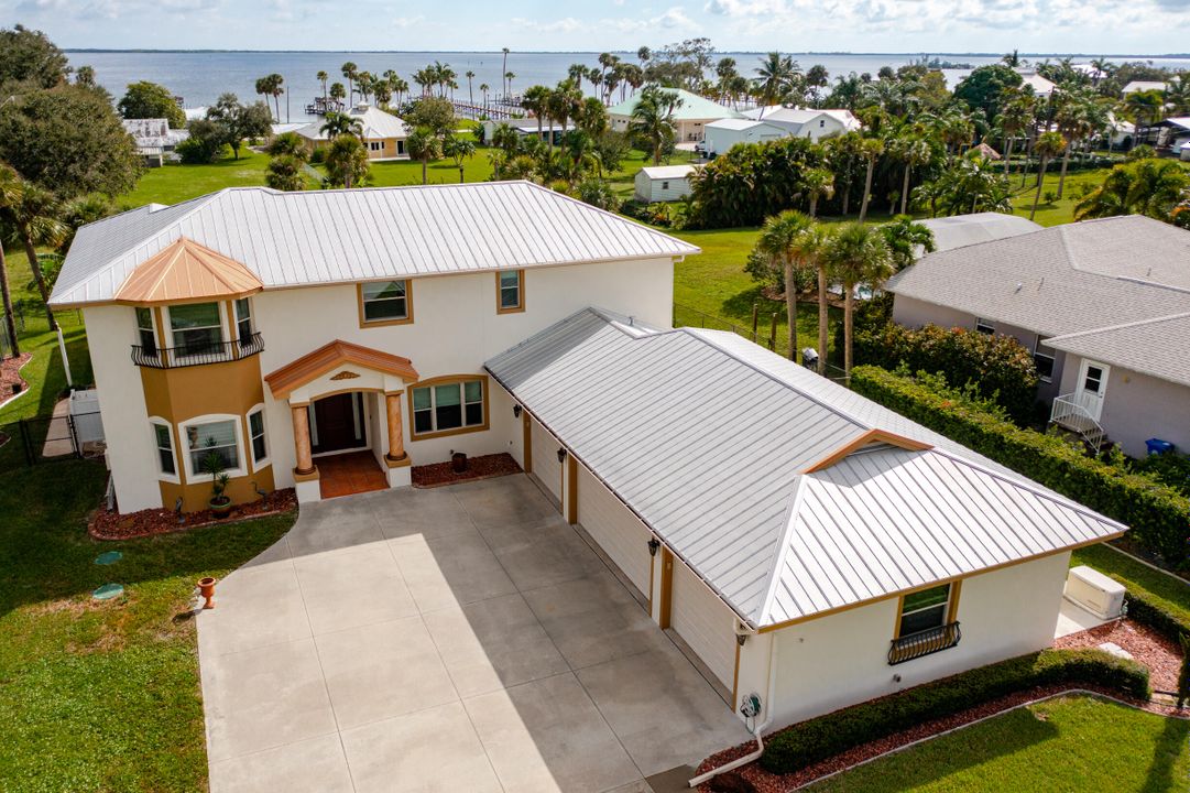Recently Sold: $1,000,000 (3 beds, 3 baths, 3405 Square Feet)