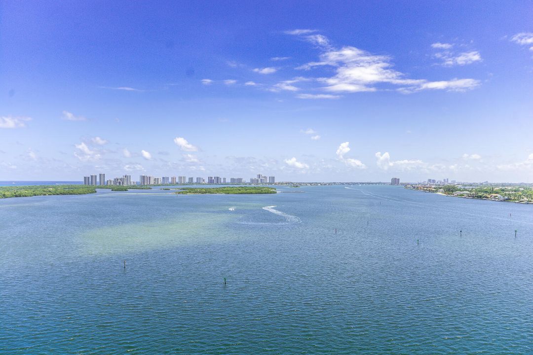 Recently Rented: $13,500 (3 beds, 3 baths, 2865 Square Feet)