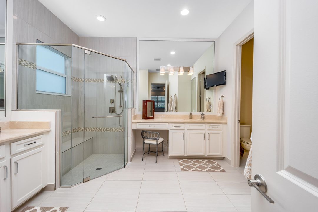 Recently Sold: $930,000 (2 beds, 3 baths, 2740 Square Feet)