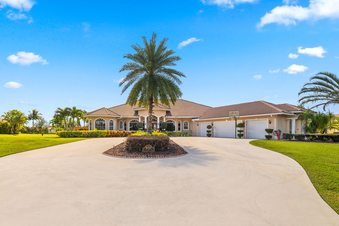 Vendido Recientemente: $2,250,000 (5 camas, 5 baños, 4897 Pies cuadrados)