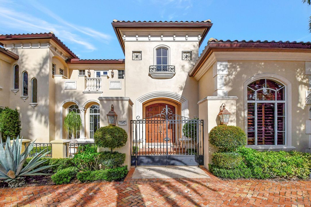 Recently Sold: $4,250,000 (5 beds, 7 baths, 7033 Square Feet)