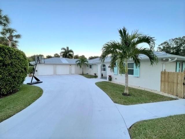 Recently Sold: $899,000 (4 beds, 3 baths, 2785 Square Feet)
