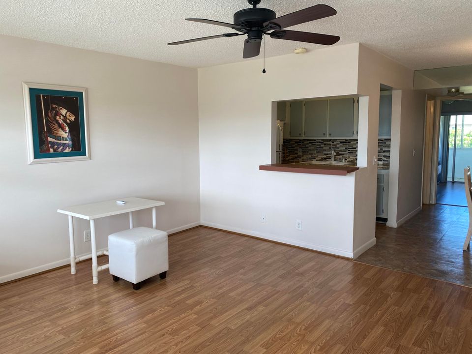 Recently Rented: $1,250 (1 beds, 1 baths, 570 Square Feet)
