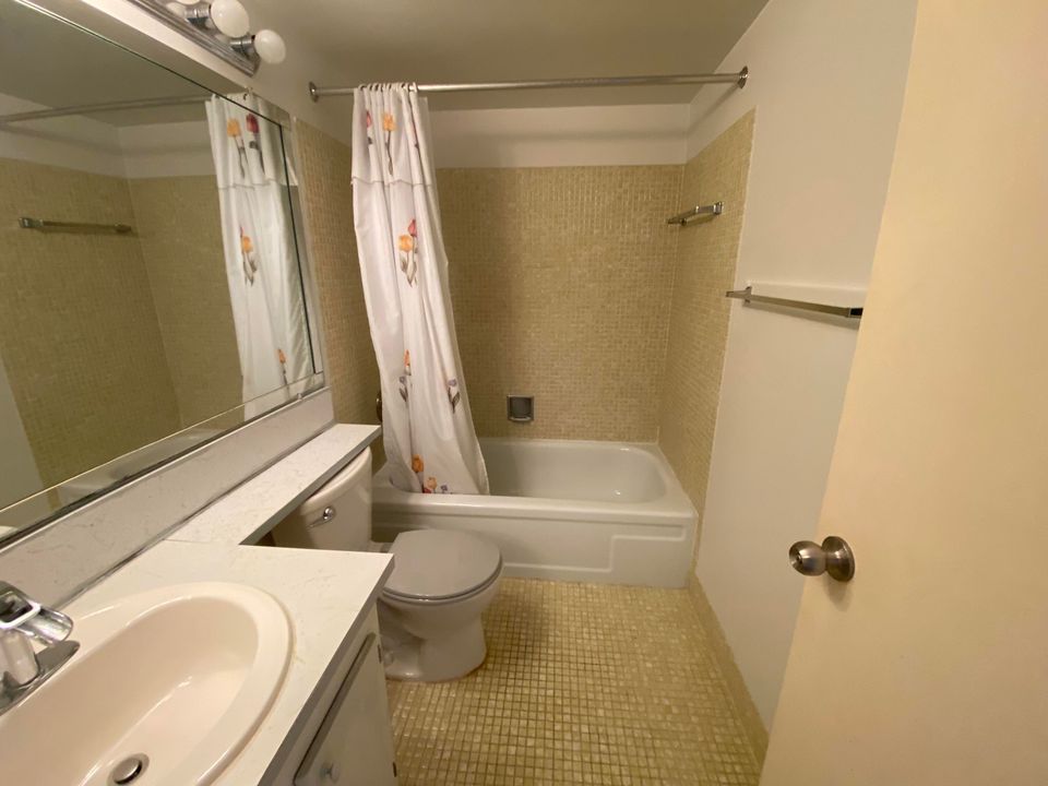 最近租的: $1,250 (1 贝兹, 1 浴室, 570 平方英尺)