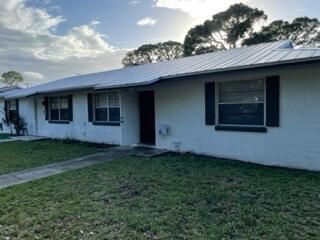 Active With Contract: $1,400 (2 beds, 1 baths, 928 Square Feet)