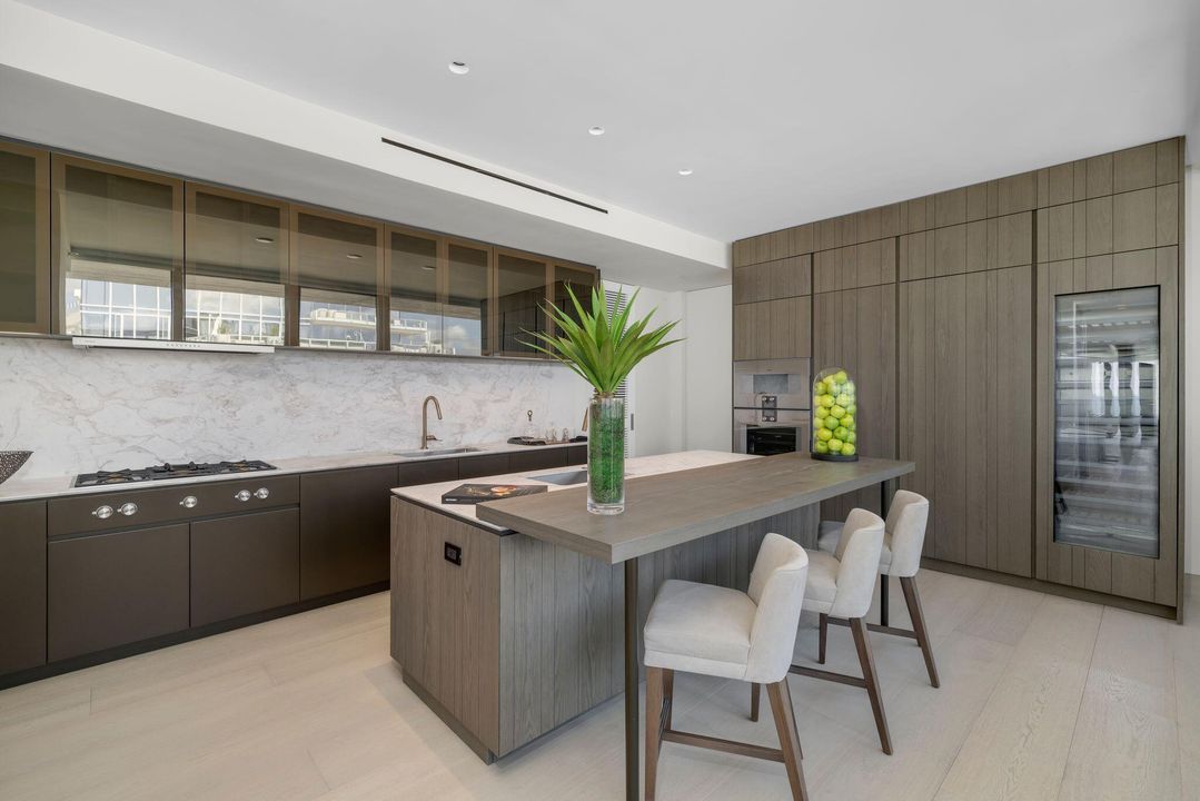 Recently Sold: $19,900,000 (4 beds, 4 baths, 5067 Square Feet)