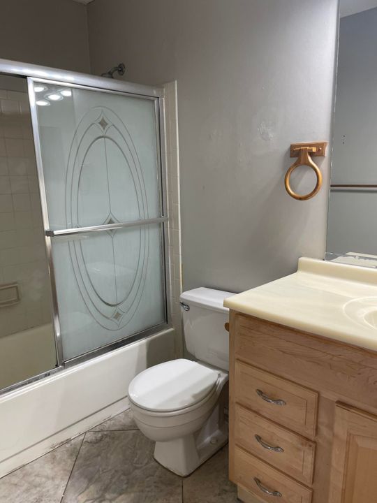 Недавно арендовано: $2,000 (2 спален, 1 ванн, 925 Квадратных фут)