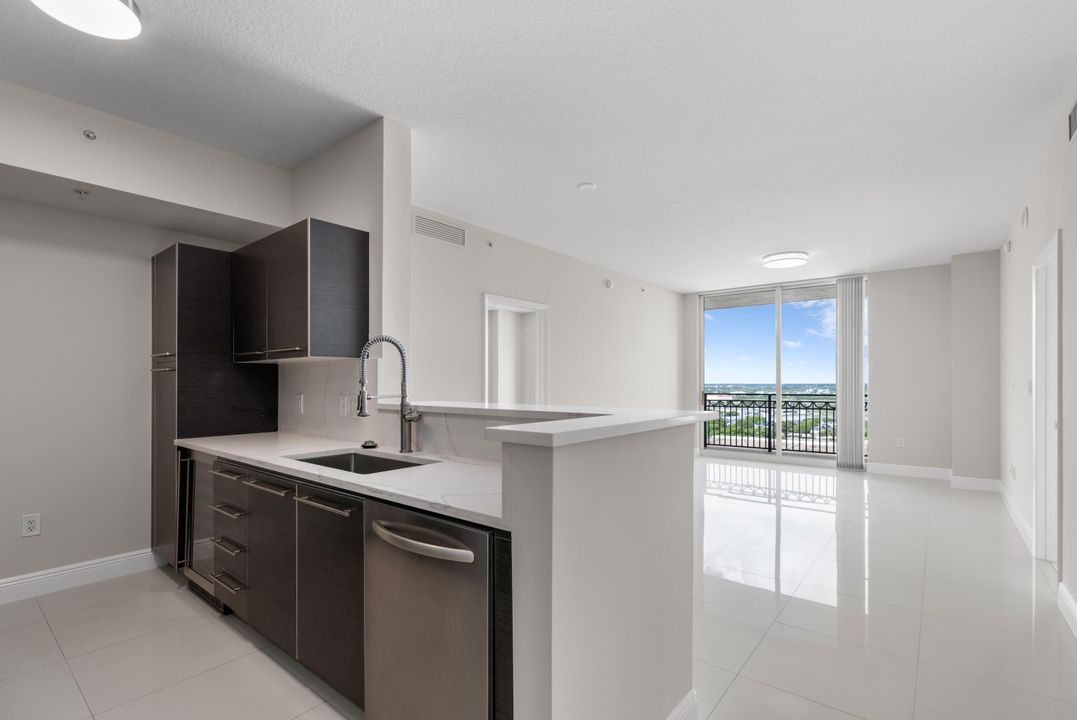 Recently Sold: $799,000 (2 beds, 2 baths, 1136 Square Feet)