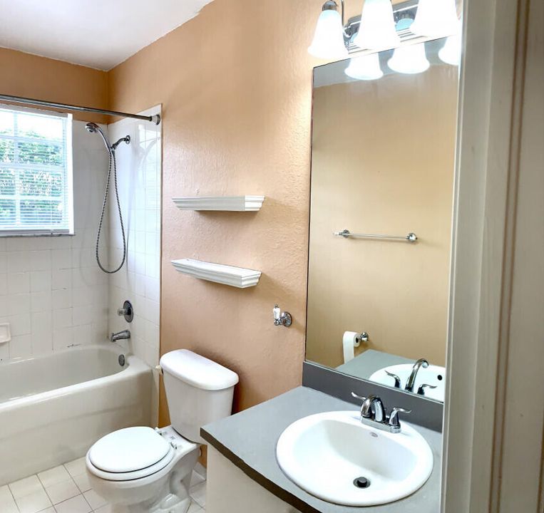 最近租的: $2,275 (2 贝兹, 2 浴室, 1143 平方英尺)