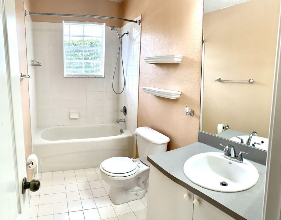 Недавно арендовано: $2,275 (2 спален, 2 ванн, 1143 Квадратных фут)