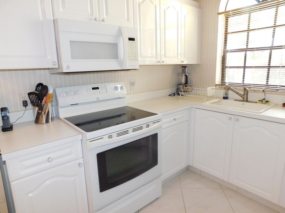 Recently Sold: $295,000 (2 beds, 2 baths, 1657 Square Feet)
