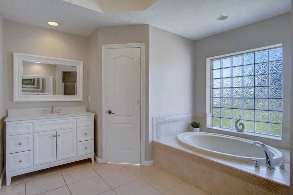 Недавно арендовано: $3,350 (4 спален, 2 ванн, 2310 Квадратных фут)