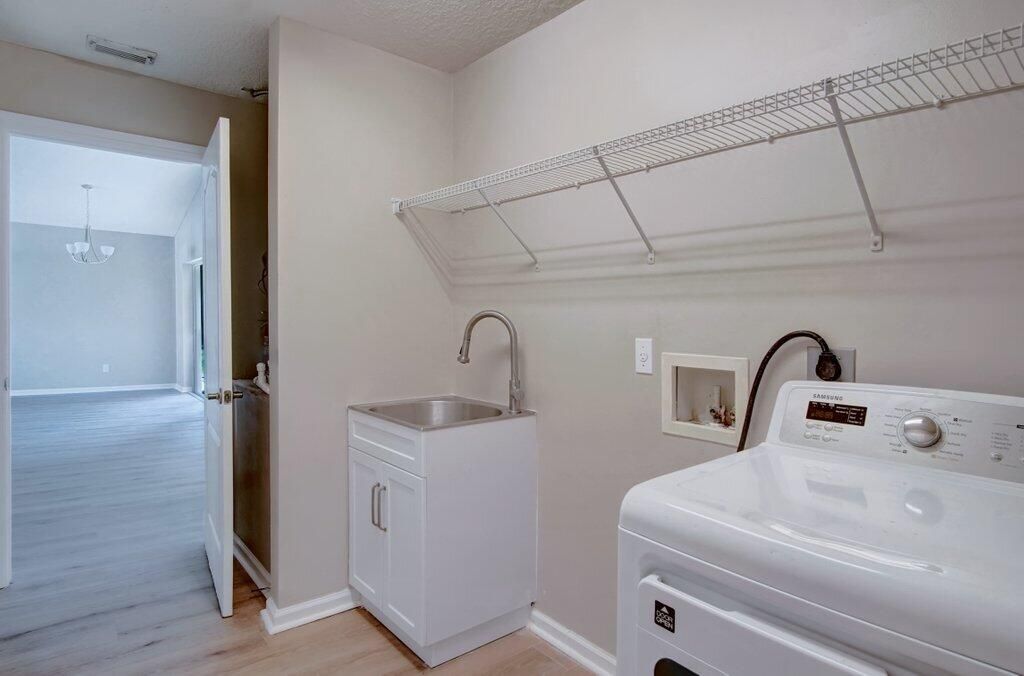 Недавно арендовано: $3,350 (4 спален, 2 ванн, 2310 Квадратных фут)
