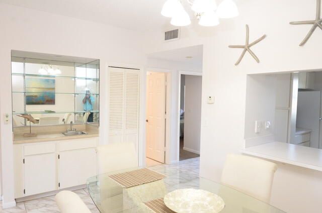 Active With Contract: $3,000 (2 beds, 2 baths, 1267 Square Feet)